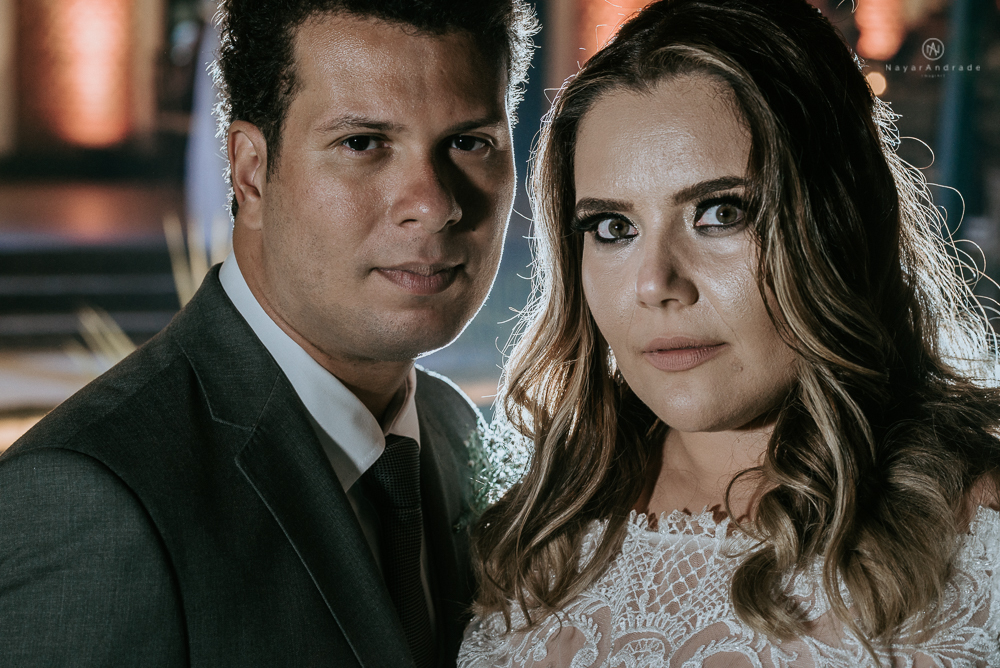 casamento de dia ao ar livre no jardim do golf clube em sao vicente, decoracao rustica com flores rosas e brancas, vestido de noiva da Santos Maison claudio santos. Casamento realizado no litoral de sao paulo pela fotografa Nayara Andrade