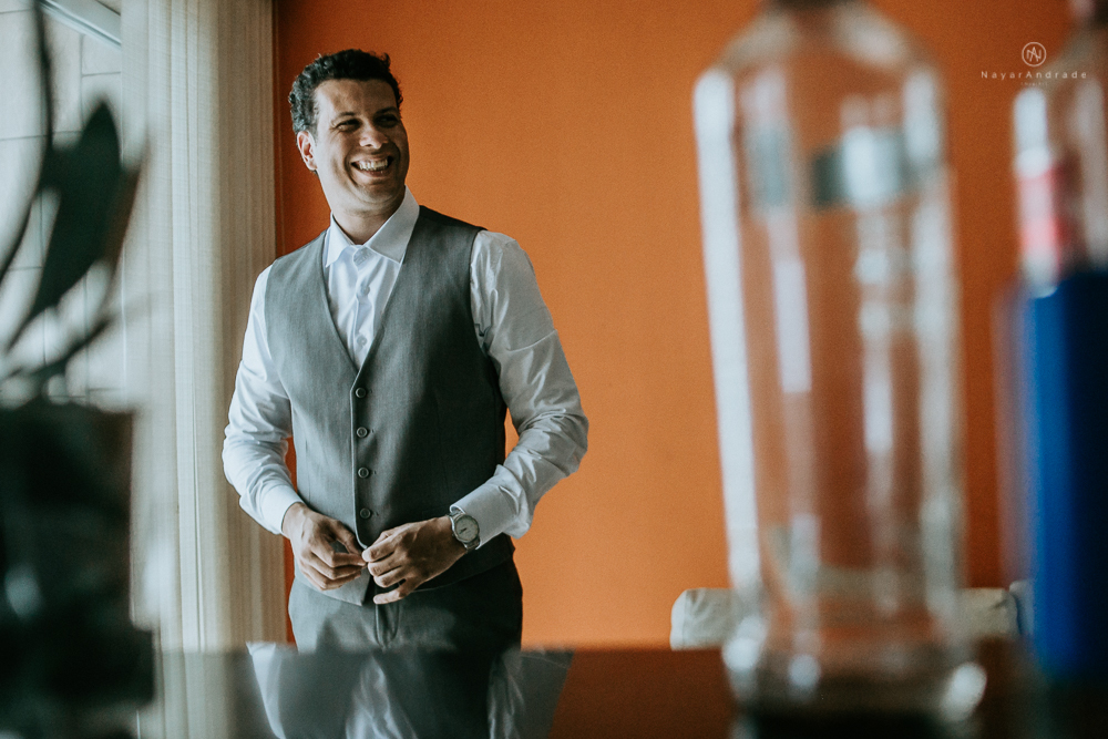 casamento de dia ao ar livre no jardim do golf clube em sao vicente, decoracao rustica com flores rosas e brancas, vestido de noiva da Santos Maison claudio santos. Casamento realizado no litoral de sao paulo pela fotografa Nayara Andrade