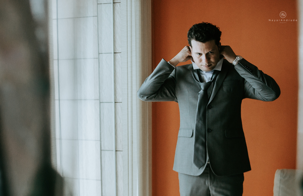 casamento de dia ao ar livre no jardim do golf clube em sao vicente, decoracao rustica com flores rosas e brancas, vestido de noiva da Santos Maison claudio santos. Casamento realizado no litoral de sao paulo pela fotografa Nayara Andrade