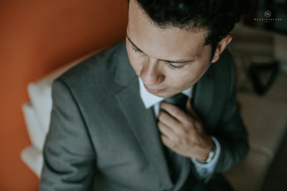 casamento de dia ao ar livre no jardim do golf clube em sao vicente, decoracao rustica com flores rosas e brancas, vestido de noiva da Santos Maison claudio santos. Casamento realizado no litoral de sao paulo pela fotografa Nayara Andrade