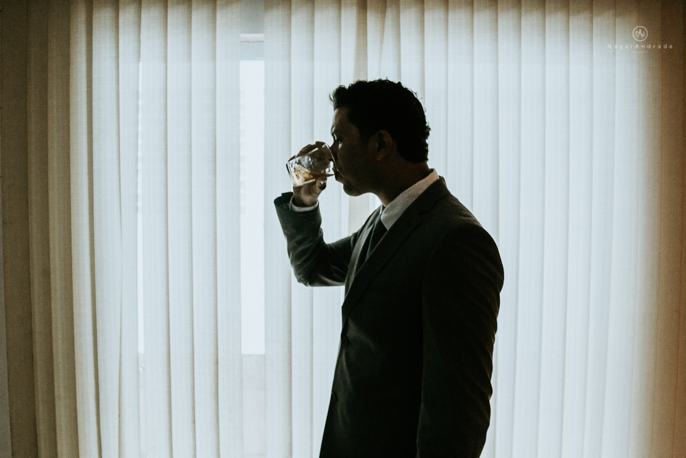 casamento de dia ao ar livre no jardim do golf clube em sao vicente, decoracao rustica com flores rosas e brancas, vestido de noiva da Santos Maison claudio santos. Casamento realizado no litoral de sao paulo pela fotografa Nayara Andrade