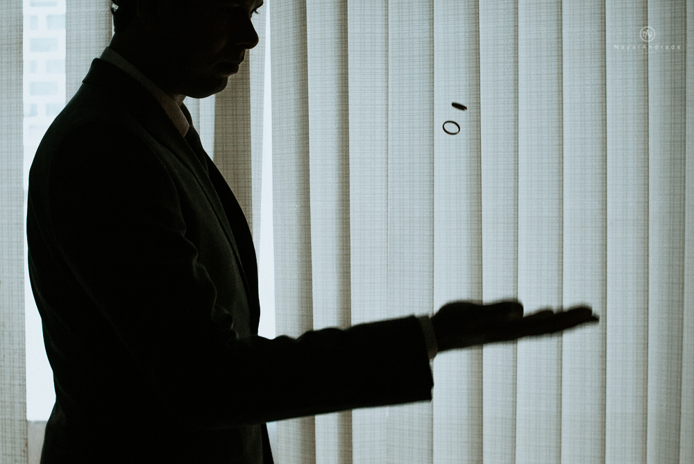 casamento de dia ao ar livre no jardim do golf clube em sao vicente, decoracao rustica com flores rosas e brancas, vestido de noiva da Santos Maison claudio santos. Casamento realizado no litoral de sao paulo pela fotografa Nayara Andrade