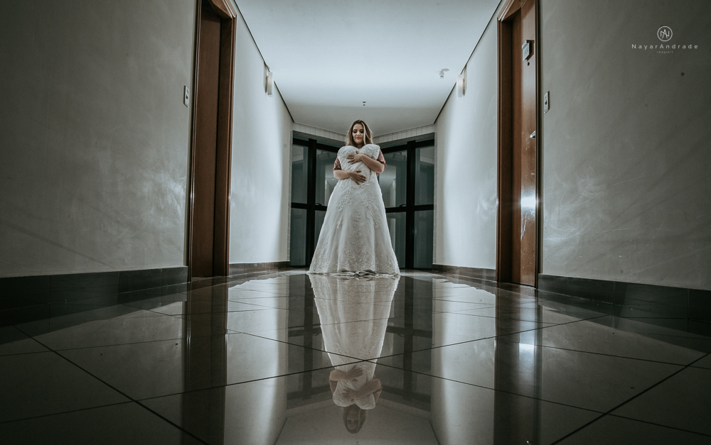 casamento de dia ao ar livre no jardim do golf clube em sao vicente, decoracao rustica com flores rosas e brancas, vestido de noiva da Santos Maison claudio santos. Casamento realizado no litoral de sao paulo pela fotografa Nayacasamento de dia ra Andrade