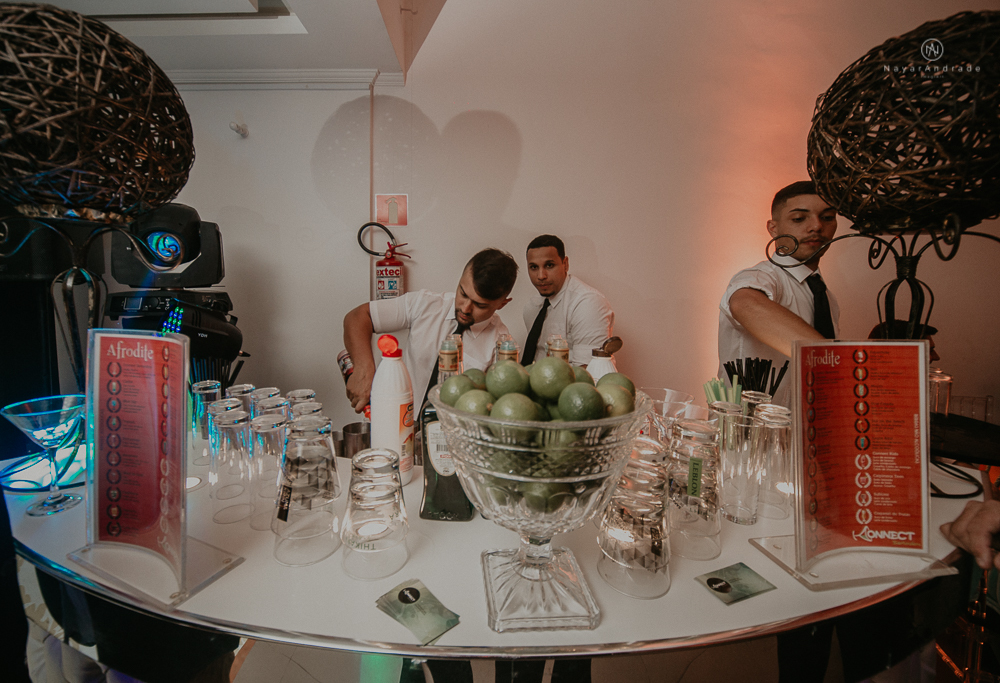 Casamento classico em Santos litoral de Sao Paulo. Decoracao do Marcio ikebana vou casar com tons de rosa e dourado, igreja da Pompeia, bar da connect e beleza na shape. Fotografia nayara Andrade imagiart. casamento de casal com filhos