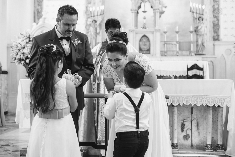 Casamento classico em Santos litoral de Sao Paulo. Decoracao do Marcio ikebana vou casar com tons de rosa e dourado, igreja da Pompeia, bar da connect e beleza na shape. Fotografia nayara Andrade imagiart. casamento de casal com filhos