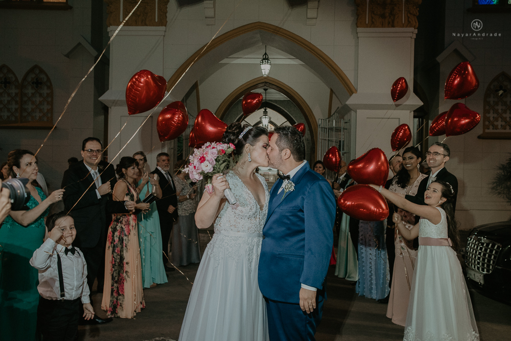Casamento classico em Santos litoral de Sao Paulo. Decoracao do Marcio ikebana vou casar com tons de rosa e dourado, igreja da Pompeia, bar da connect e beleza na shape. Fotografia nayara Andrade imagiart. casamento de casal com filhos