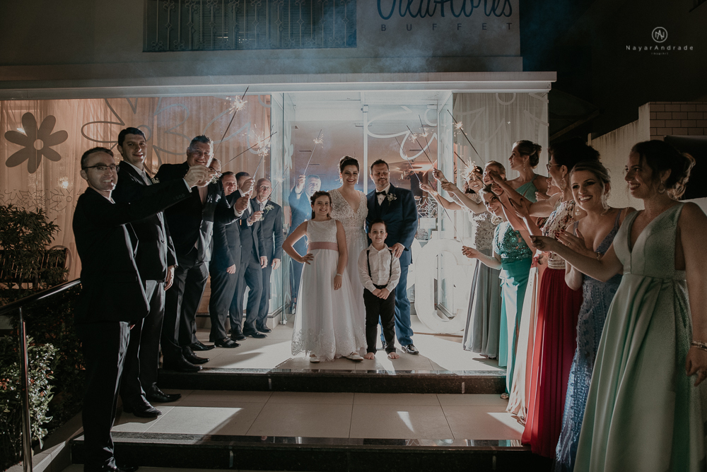Casamento classico em Santos litoral de Sao Paulo. Decoracao do Marcio ikebana vou casar com tons de rosa e dourado, igreja da Pompeia, bar da connect e beleza na shape. Fotografia nayara Andrade imagiart. casamento de casal com filhos