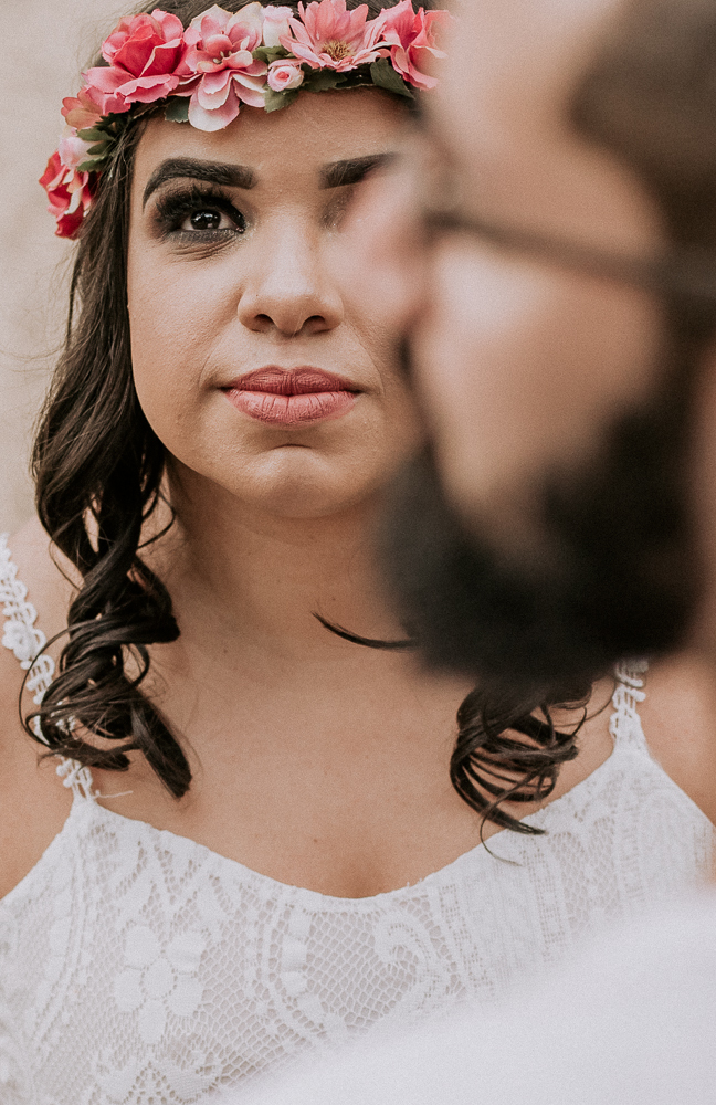 Ensaio casal pre wedding no parque em sao paulo, casal de roupa branca, coroa de flotes. Parque da indepenência, fotografa nayarandrade