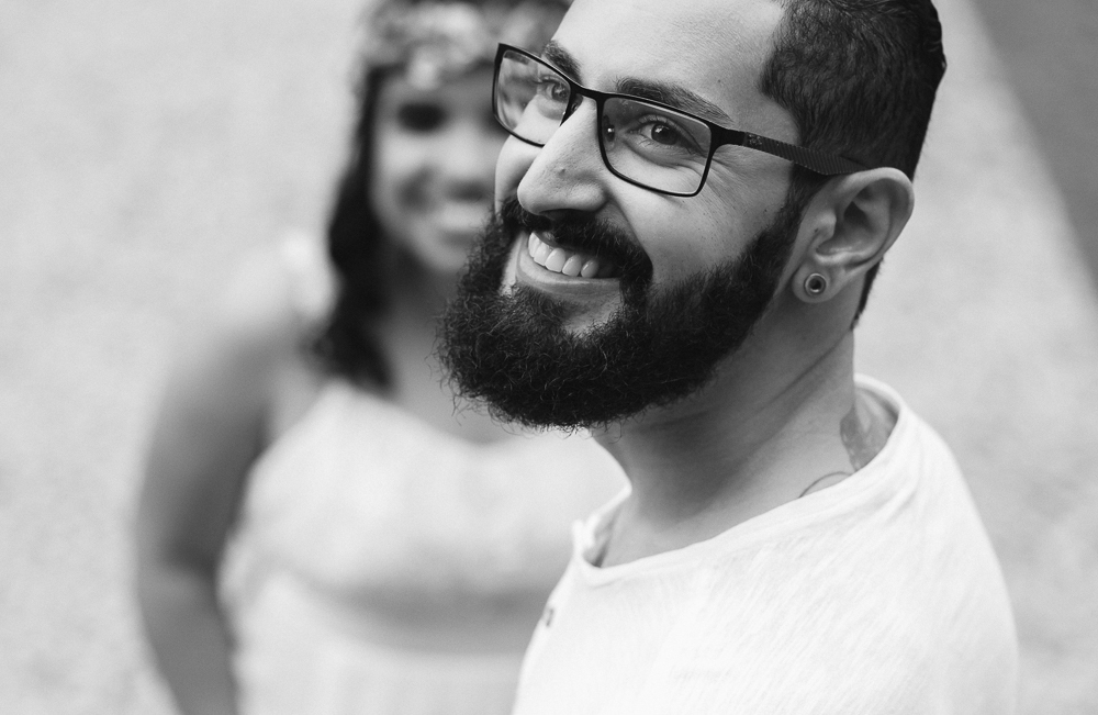Ensaio casal pre wedding no parque em sao paulo, casal de roupa branca, coroa de flotes. Parque da indepenência, fotografa nayarandrade