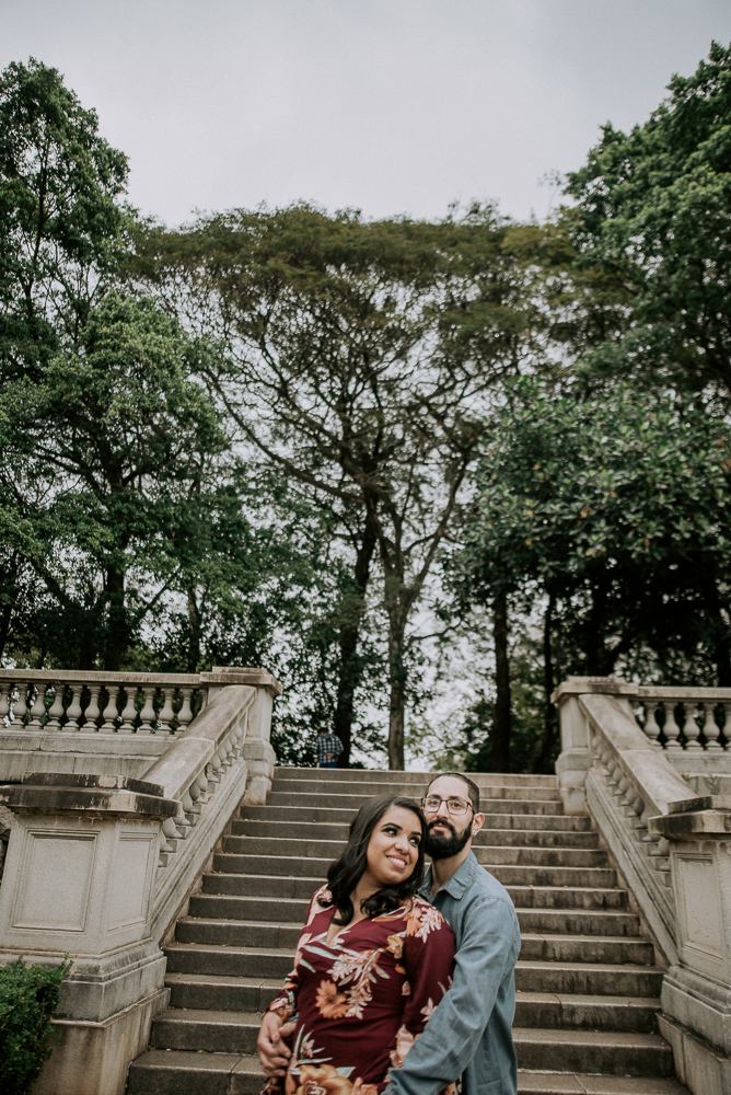 Ensaio casal pre wedding no parque em sao paulo, casal de roupa branca, coroa de flotes. Parque da indepenência, fotografa nayarandrade