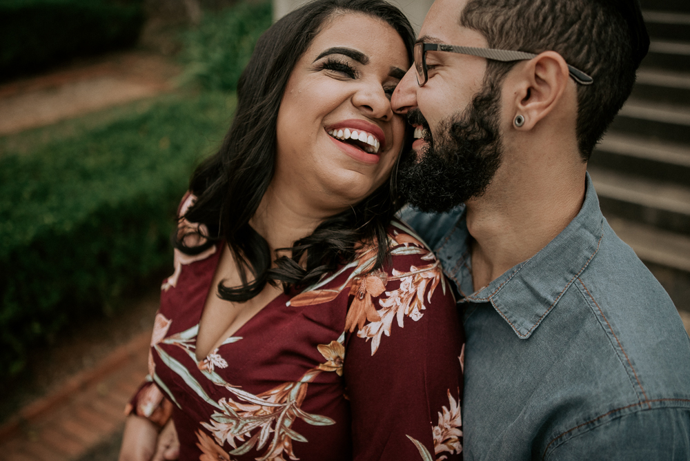 Ensaio casal pre wedding no parque em sao paulo, casal de roupa branca, coroa de flotes. Parque da indepenência, fotografa nayarandrade