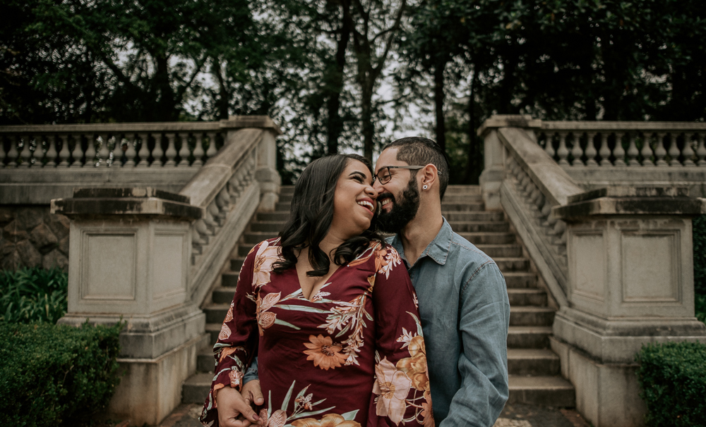 Ensaio casal pre wedding no parque em sao paulo, casal de roupa branca, coroa de flotes. Parque da indepenência, fotografa nayarandrade