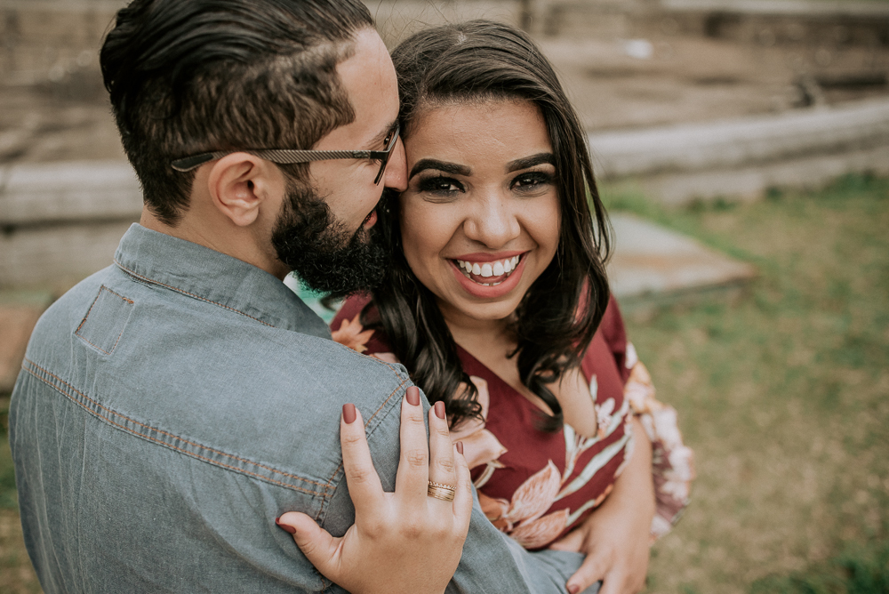 Ensaio casal pre wedding no parque em sao paulo, casal de roupa branca, coroa de flotes. Parque da indepenência, fotografa nayarandrade