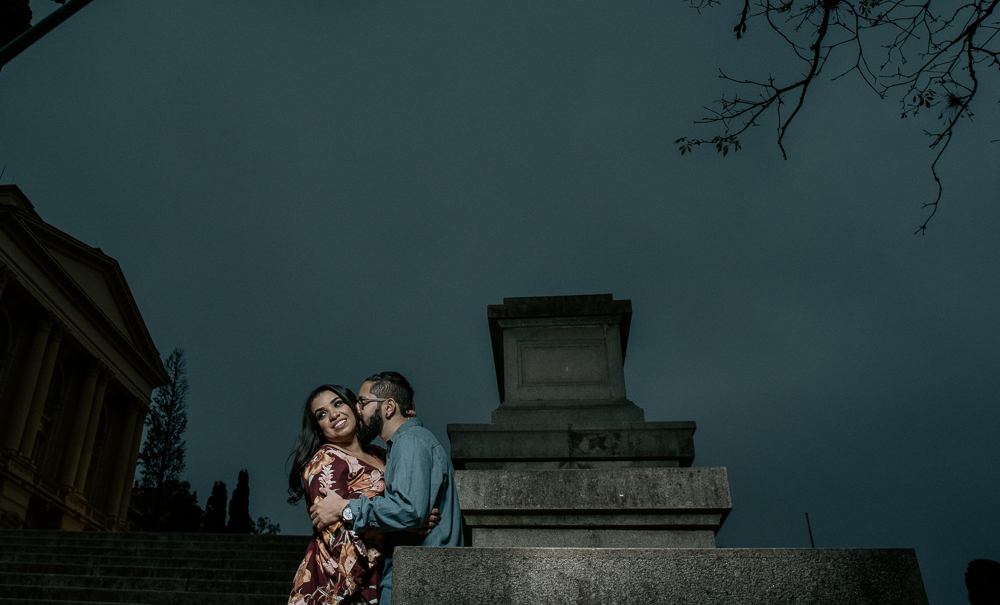 Ensaio casal pre wedding no parque em sao paulo, casal de roupa branca, coroa de flotes. Parque da indepenência, fotografa nayarandrade