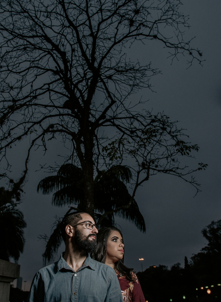 Ensaio noturno com roupa de super heroi em sao paulo. Mulher maravilha e super homem, fotografa nayara andrade