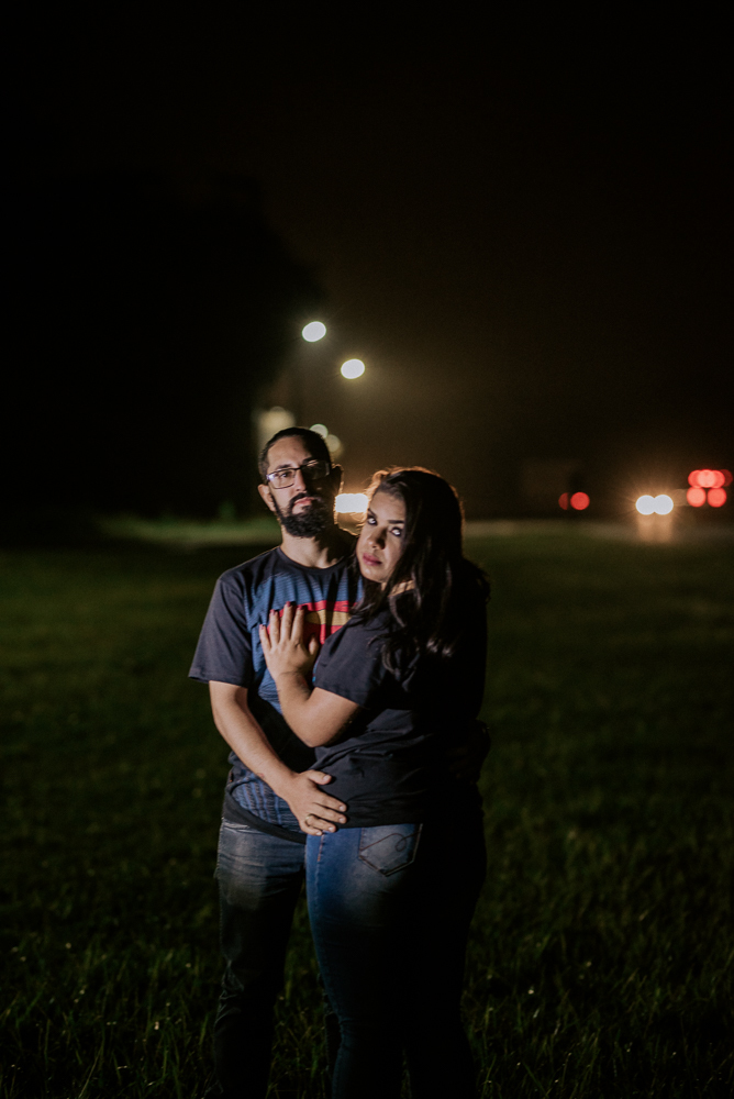 Ensaio noturno com roupa de super heroi em sao paulo. Mulher maravilha e super homem, fotografa nayara andrade