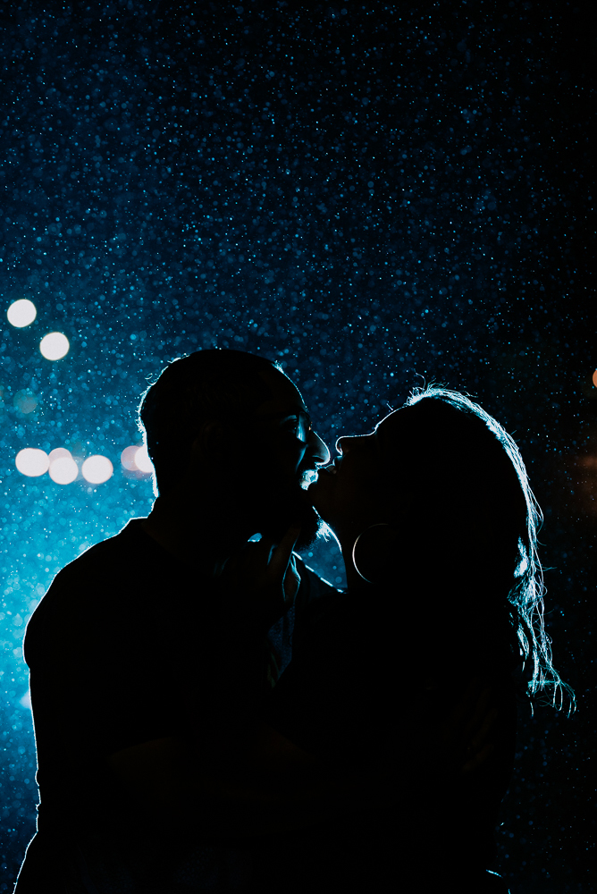 Ensaio noturno com roupa de super heroi em sao paulo. Mulher maravilha e super homem, fotografa nayara andrade