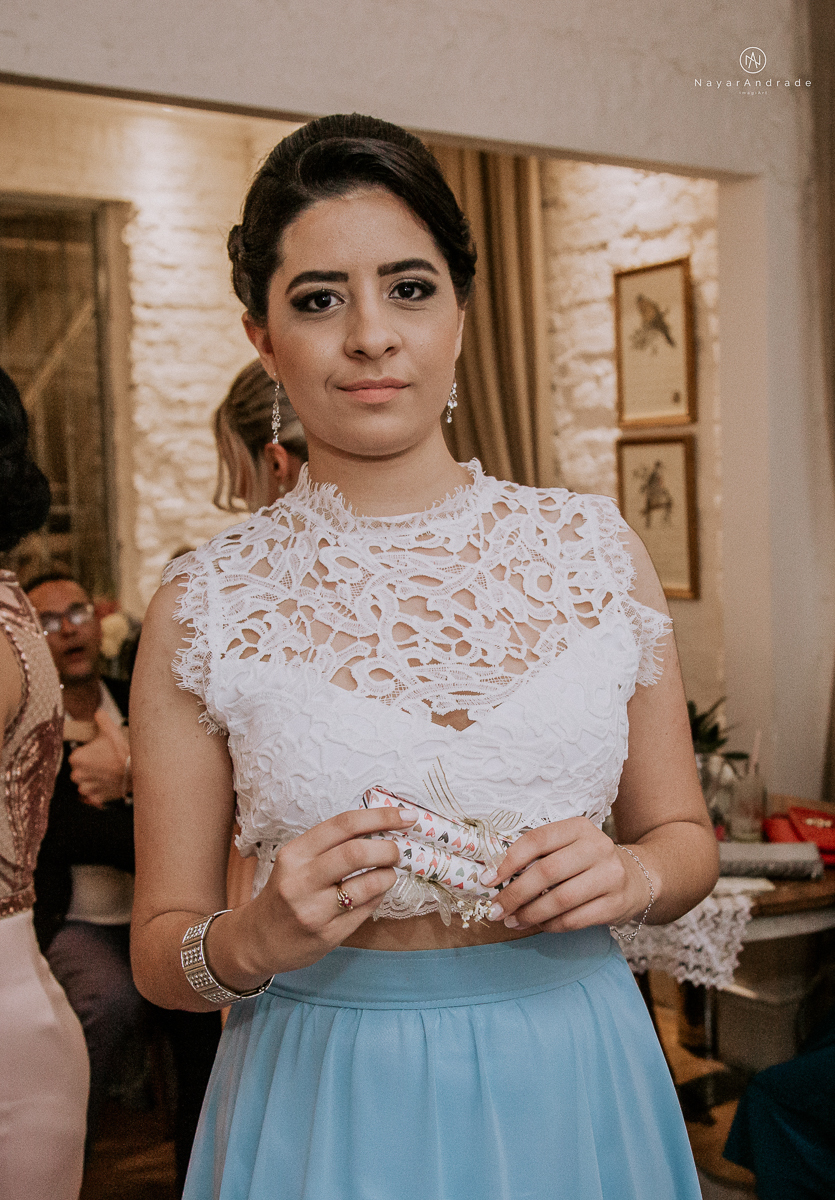 casamento mini wedding rustico noturno no casinha quintal em sao paulo. Noivo de boina e gravata borboleta, noiva de chapeu. Nayara Andrade Fotografa