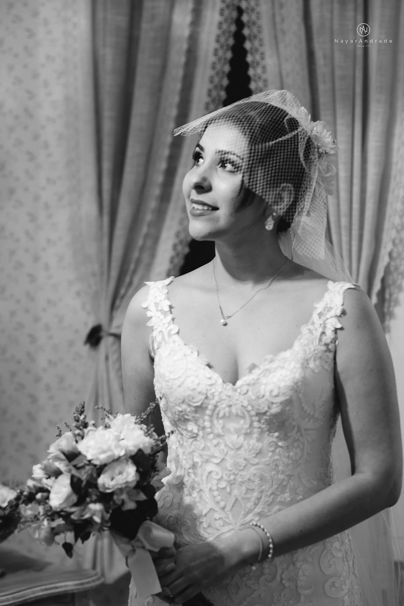 casamento mini wedding rustico noturno no casinha quintal em sao paulo. Noivo de boina e gravata borboleta, noiva de chapeu. Nayara Andrade Fotografa