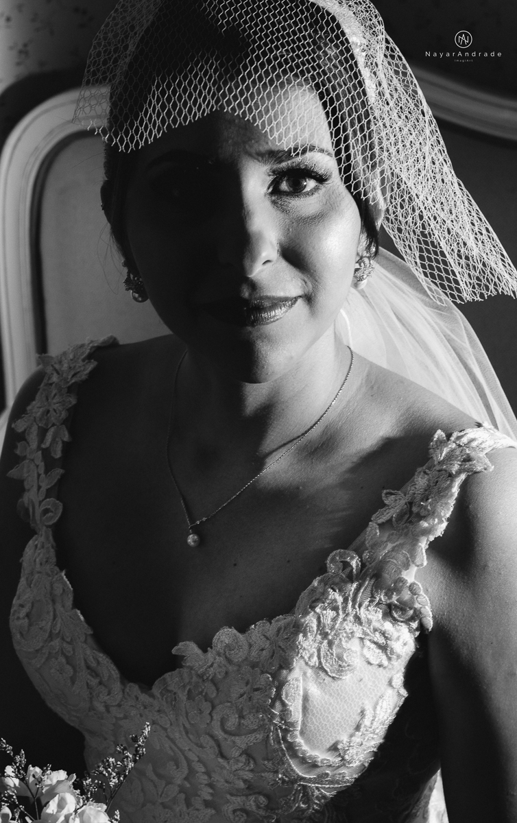 casamento mini wedding rustico noturno no casinha quintal em sao paulo. Noivo de boina e gravata borboleta, noiva de chapeu. Nayara Andrade Fotografa