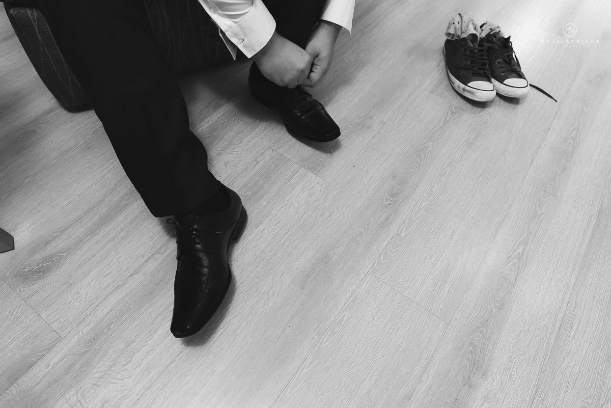 casamento rustico noturno no casinha quintal em sao paulo. Noivo de boina e gravata borboleta, noiva de chapeu. Nayara Andrade Fotografa