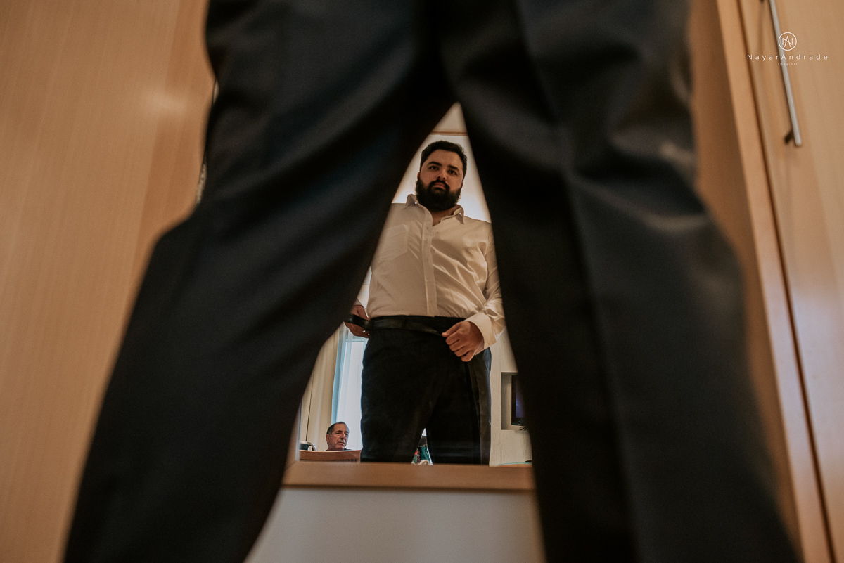 casamento rustico noturno no casinha quintal em sao paulo. Noivo de boina e gravata borboleta, noiva de chapeu. Nayara Andrade Fotografa