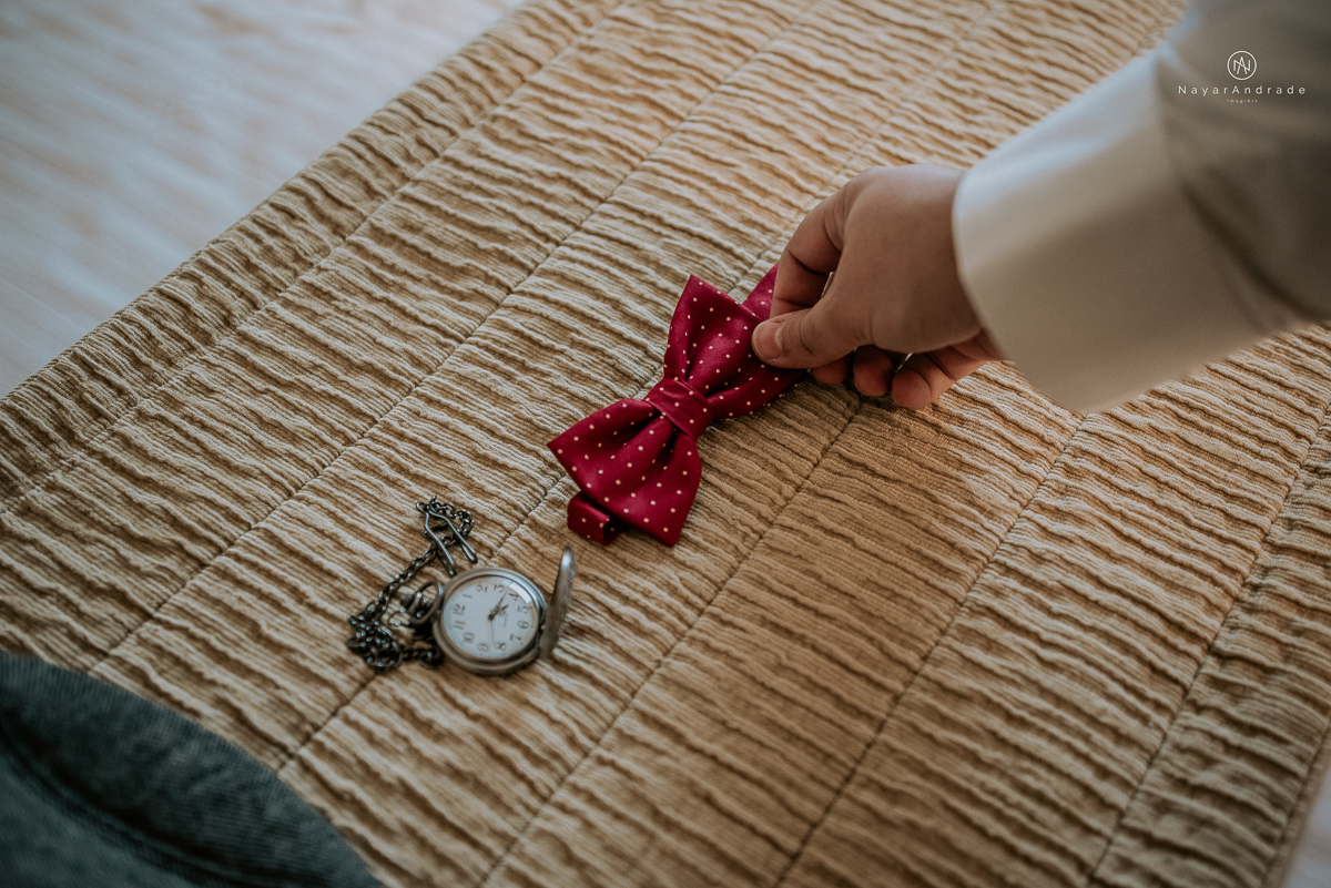 casamento rustico noturno no casinha quintal em sao paulo. Noivo de boina e gravata borboleta, noiva de chapeu. Nayara Andrade Fotografa