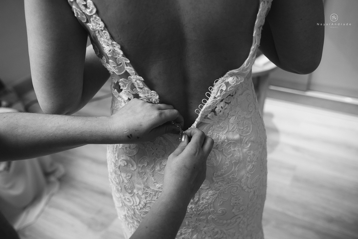 casamento rustico noturno no casinha quintal em sao paulo. Noivo de boina e gravata borboleta, noiva de chapeu. Nayara Andrade Fotografa