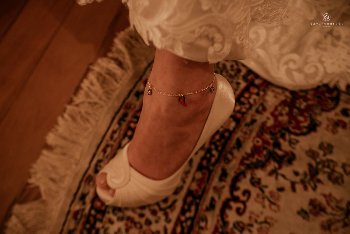 casamento rustico noturno no casinha quintal em sao paulo. Noivo de boina e gravata borboleta, noiva de chapeu. Nayara Andrade Fotografa