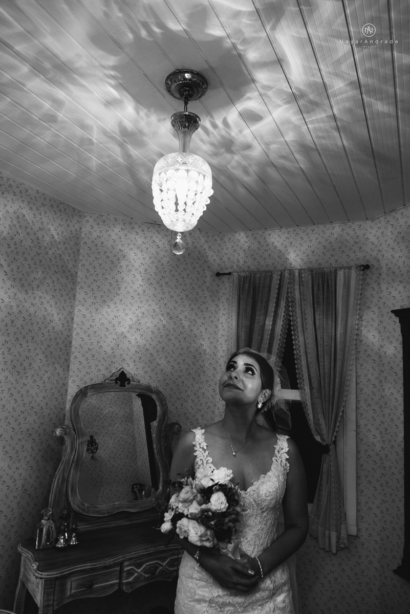 casamento rustico noturno no casinha quintal em sao paulo. Noivo de boina e gravata borboleta, noiva de chapeu. Nayara Andrade Fotografa