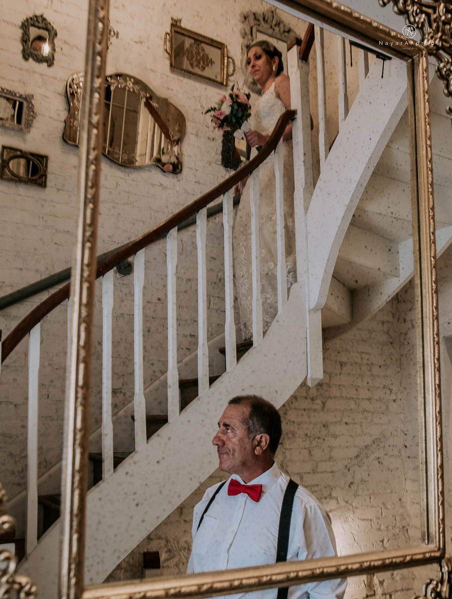 casamento rustico noturno no casinha quintal em sao paulo. Noivo de boina e gravata borboleta, noiva de chapeu. Nayara Andrade Fotografa