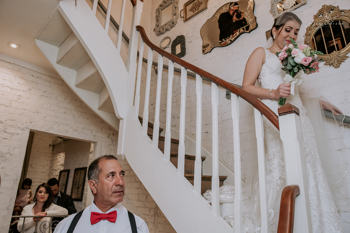 casamento rustico noturno no casinha quintal em sao paulo. Noivo de boina e gravata borboleta, noiva de chapeu. Nayara Andrade Fotografa