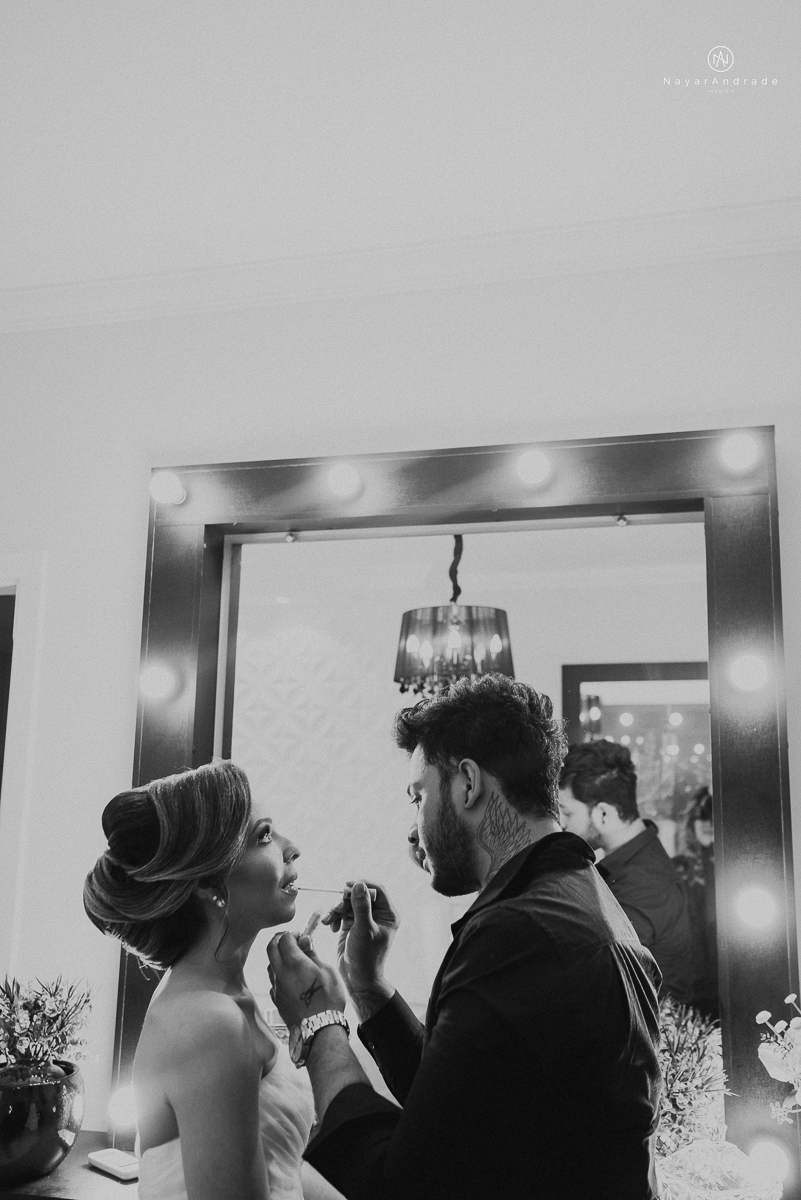 Noiva de chapeu e vestido tomara que caia casamento de dia ao ar livre em campinas fotos do making of fotografa nayara andrade