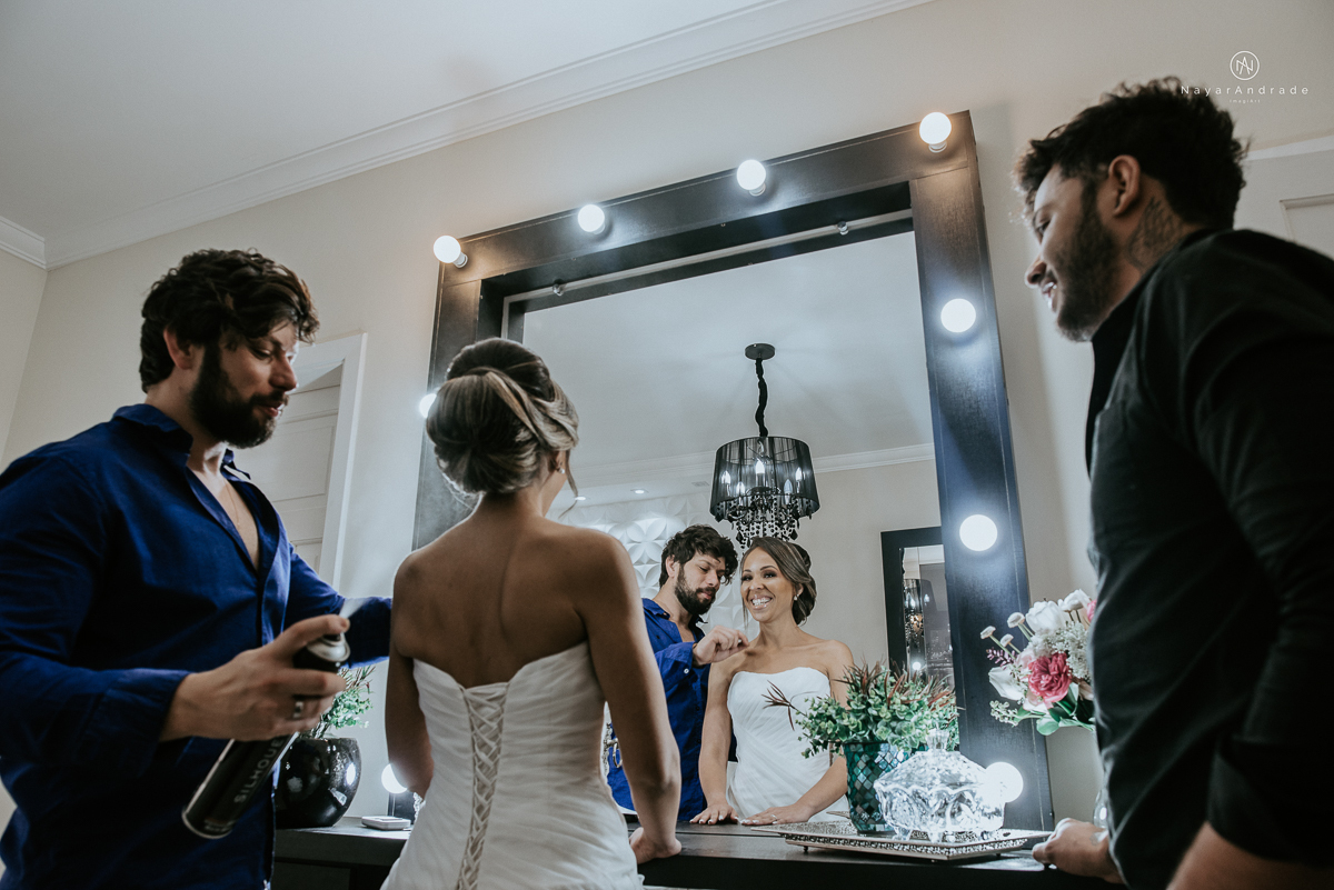 Noiva de chapeu e vestido tomara que caia casamento de dia ao ar livre em campinas fotos do making of fotografa nayara andrade