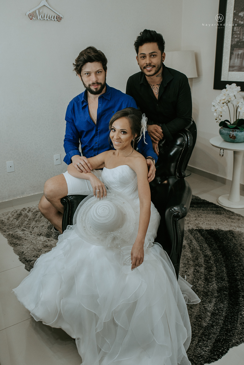 Noiva de chapeu e vestido tomara que caia casamento de dia ao ar livre em campinas fotos do making of fotografa nayara andrade