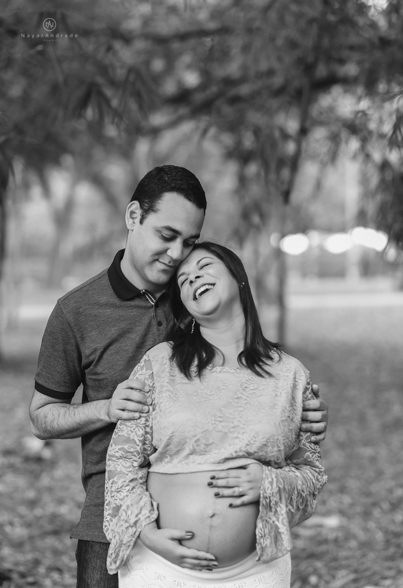 Ensaio gestante feito no parque do ibirapuera com verde folhas flotes e arvores ensaio gestante