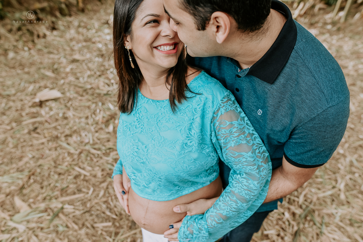 Ensaio gestante feito no parque do ibirapuera com verde folhas flotes e arvores ensaio gestante
