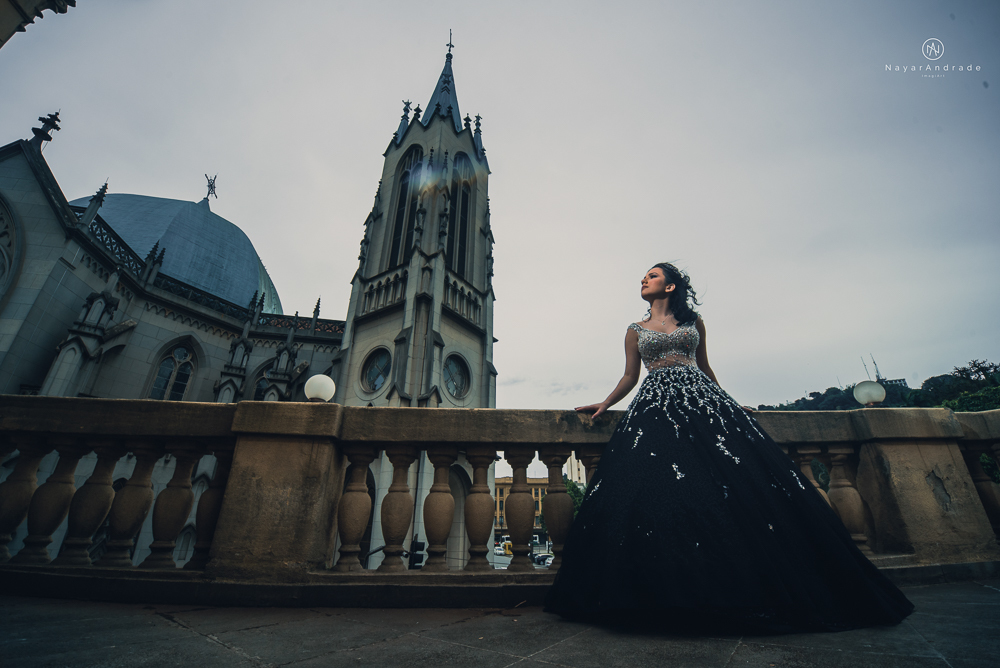Video clip ensaio debutante feito no teatro e na torre do castelo da igreja com vestido classico de princesa usado na festa feito no centro de santos pela fotografa nayara andradeVideo clip ensaio debutante feito no teatro e na torre do castelo da igreja 