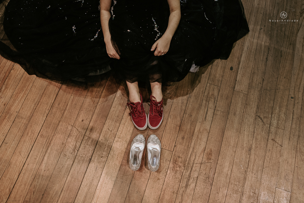 Video clip ensaio debutante feito no teatro e na torre do castelo da igreja com vestido classico de princesa usado na festa feito no centro de santos pela fotografa nayara andrade