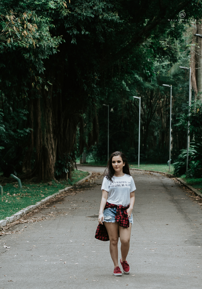Video clip ensaio debutante feito no teatro e na torre do castelo da igreja com vestido classico de princesa usado na festa feito no centro de santos pela fotografa nayara andrade