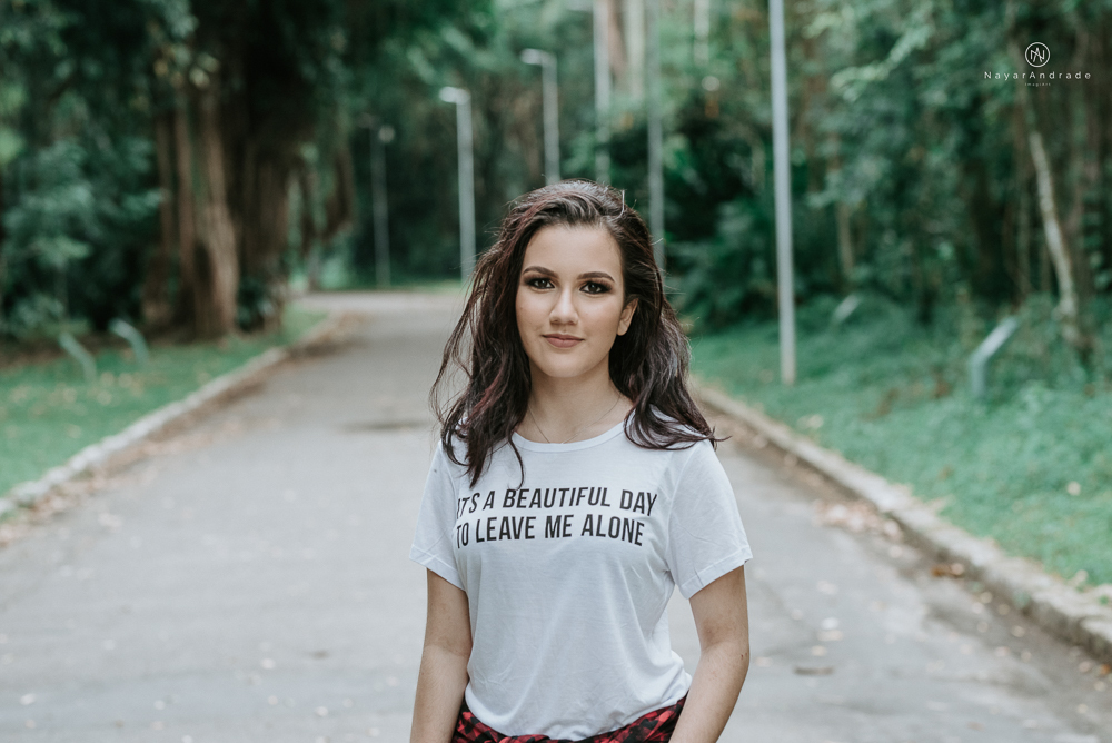 Video clip ensaio debutante feito no teatro e na torre do castelo da igreja com vestido classico de princesa usado na festa feito no centro de santos pela fotografa nayara andrade