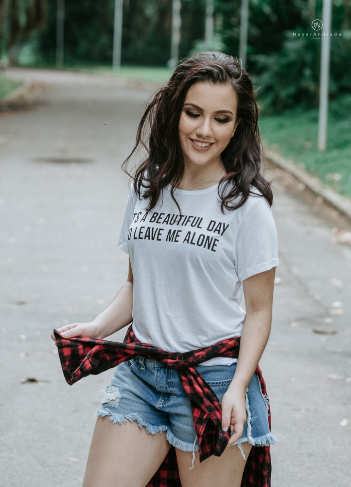 Video clip ensaio debutante feito no teatro e na torre do castelo da igreja com vestido classico de princesa usado na festa feito no centro de santos pela fotografa nayara andrade