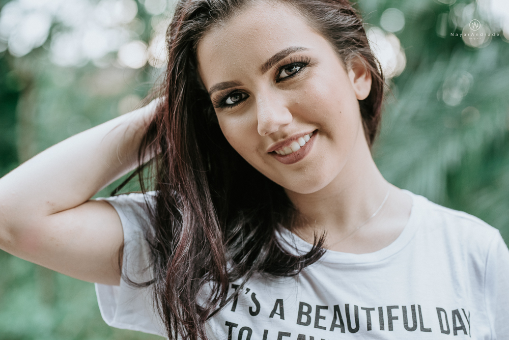 Video clip ensaio debutante feito no teatro e na torre do castelo da igreja com vestido classico de princesa usado na festa feito no centro de santos pela fotografa nayara andrade