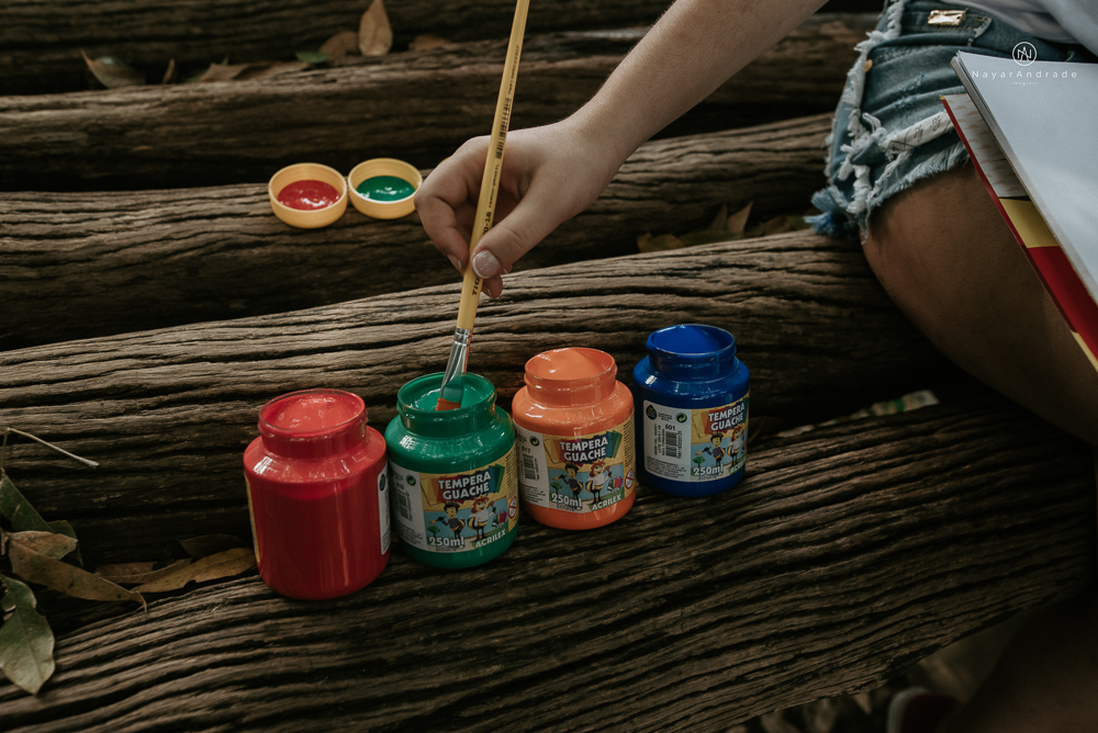 ensaio debutante com a mae no parque usando tinta 