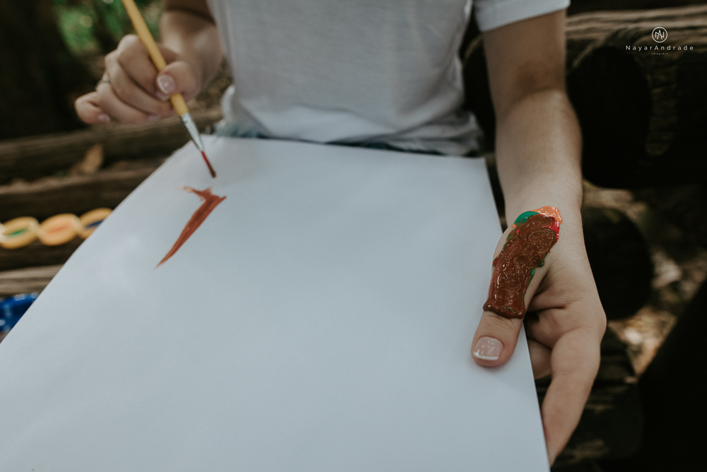 ensaio debutante com a mae no parque usando tinta 