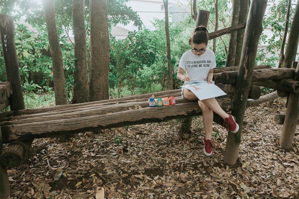 ensaio debutante com a mae no parque usando tinta 