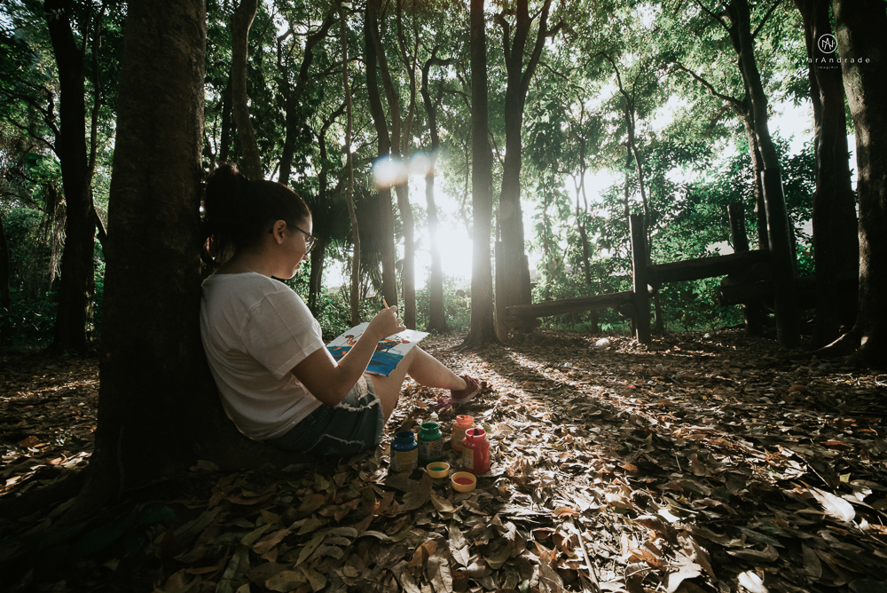 ensaio debutante com a mae no parque usando tinta 