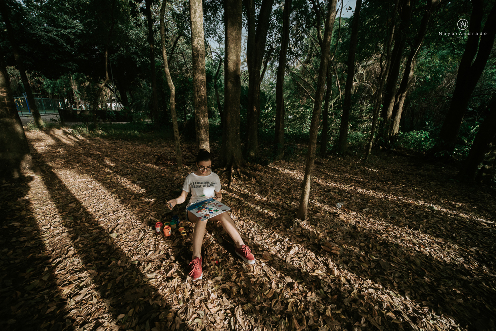 ensaio debutante com a mae no parque usando tinta 