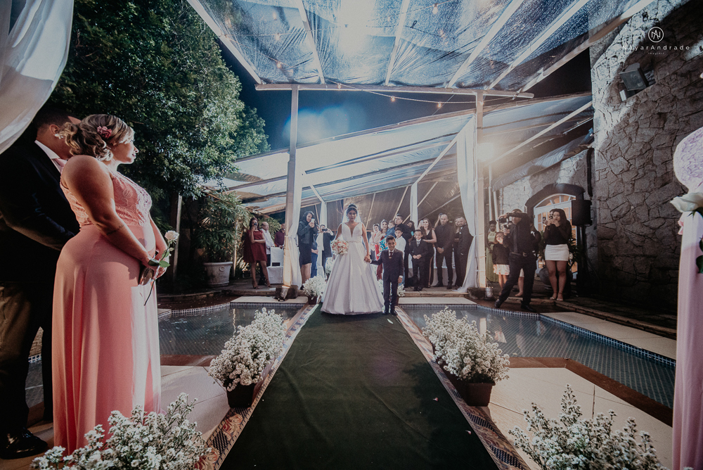 Casamento noturno tematico exclusivo com casal estiloso fotos envolvendo efeitos especiais de fogo e chuva no buffet orion e assessoria jean michel  noiva veste santos maison e noivo veste ricardo almeida fotografia nayara andrade imagiart