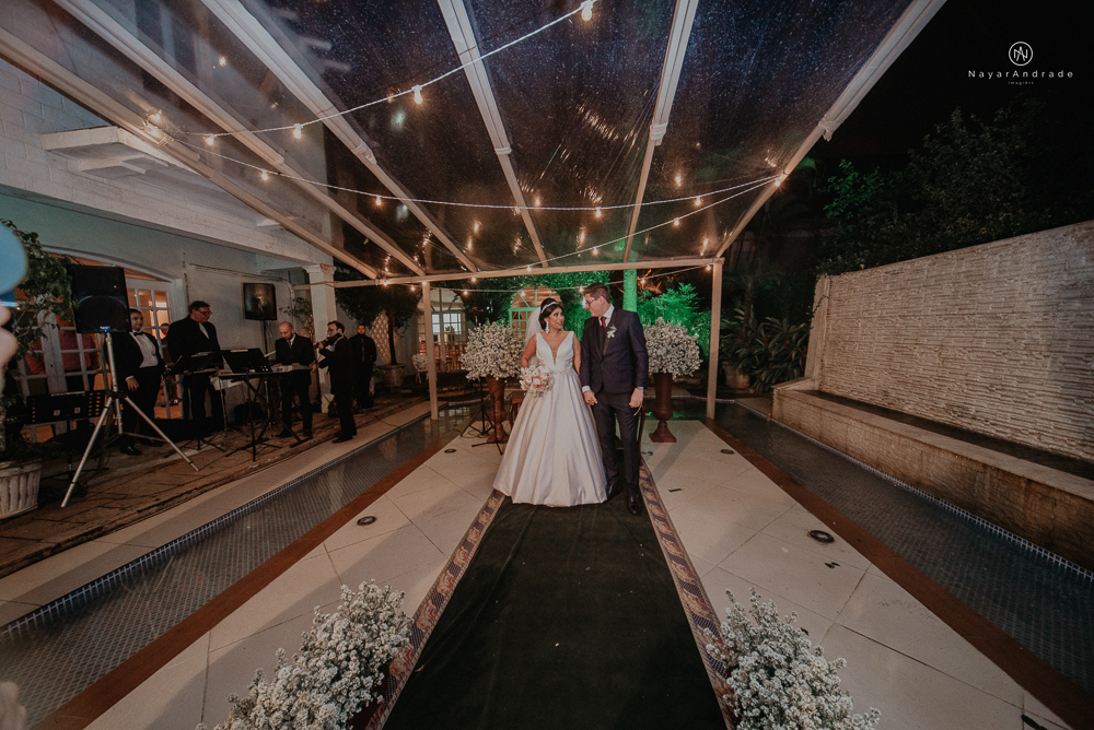 Casamento noturno tematico exclusivo com casal estiloso fotos envolvendo efeitos especiais de fogo e chuva no buffet orion e assessoria jean michel  noiva veste santos maison e noivo veste ricardo almeida fotografia nayara andrade imagiart